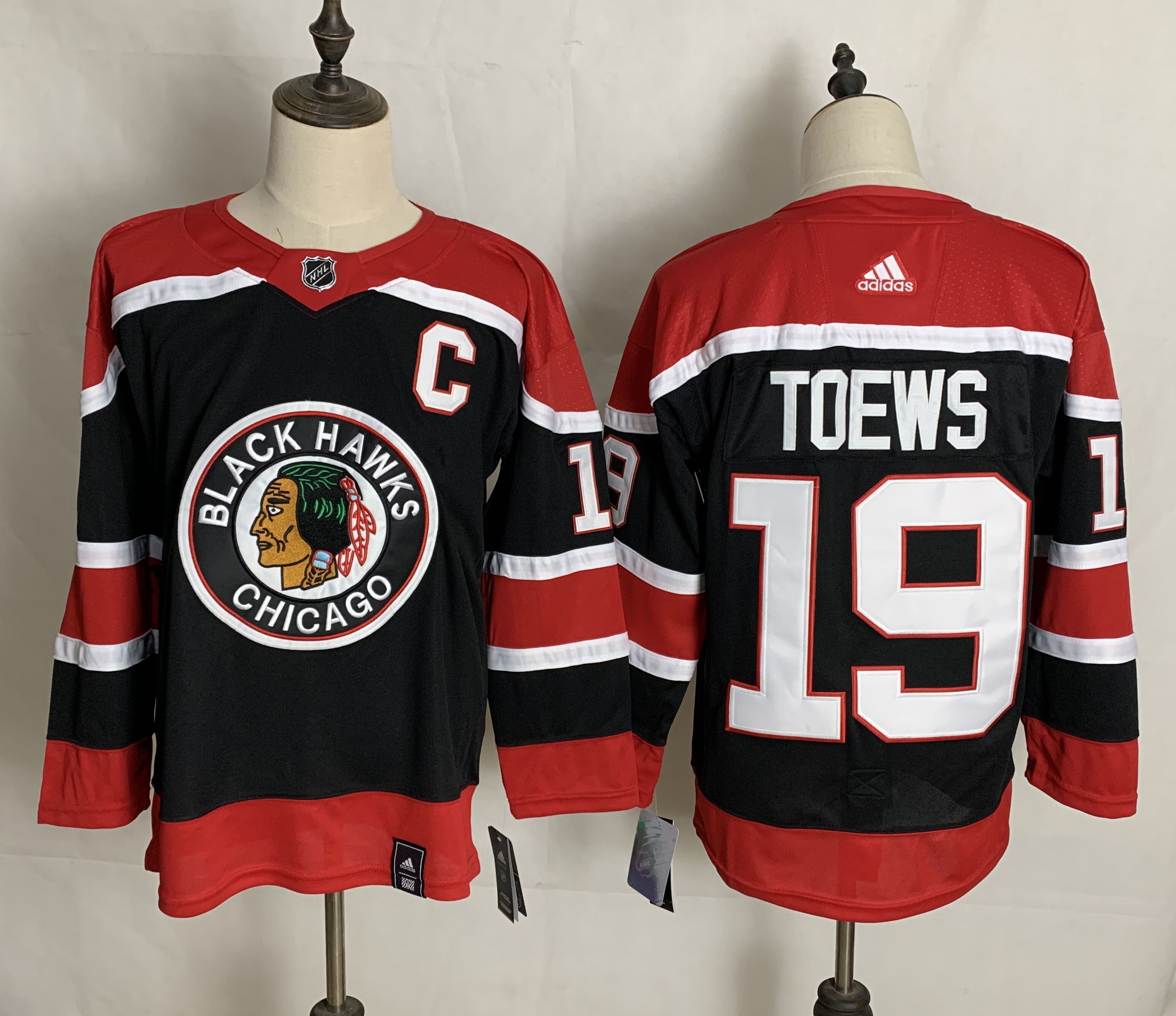 jonathan toews throwback jersey